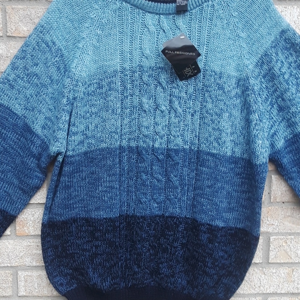 NWT. SIZE XL. GRAPHIX men's pullover/ sweater.